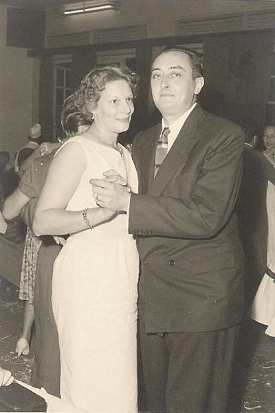 01.jpg - Georges Baudoux et son épouse Alfreda Rems à l'Oasis à Luluabourg