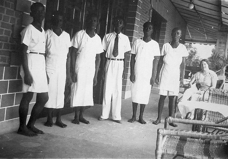 Tshikapa_Club_Mme_Daue_gestionnaire_vers_1940.jpg - Mme Daue gestionnaire du Club vers 1940