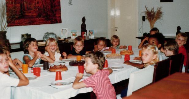 Gouter_de_Noel.jpg - Goûter de Noël : Tom Neyrinck - Valérie Duchenne - Martine Neyrinck - Pascal Ledoux - Martine Decan - Grégory Hendrickx - Stéphane Ledoux - Yves, Isabelle et  Valérie Brabant - Raphaêle Lequeux - Nicolas Duchenne