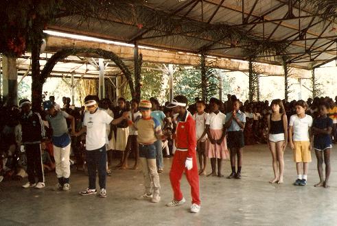 Juin87.bmp - Juin 87 : Fête de fin d'année à l'école du Poste