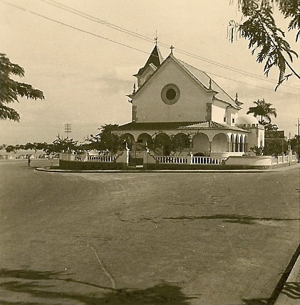 004.jpg - L'église à Lobito