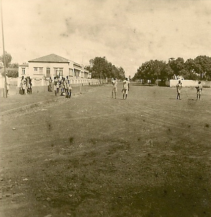 005.jpg - Prisonniers à Vila General Machado