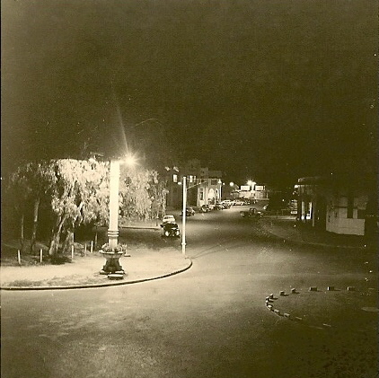 006.jpg - La nuit devant l'hôtel à Elisabethville