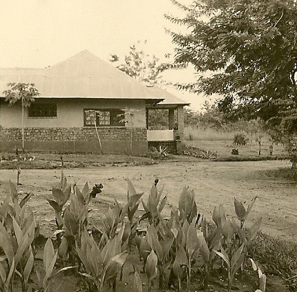 024.jpg - Une des cinq habitations de Dibindi