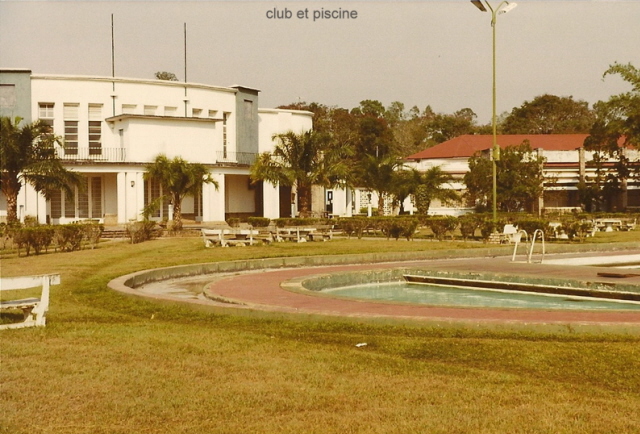 123.jpg - Club et piscine