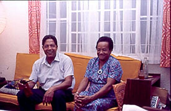 08.jpg - Les parents de Marie-Louise Neuret en visite en 1984