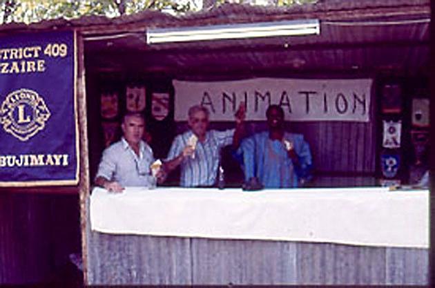 27.jpg - 1984 - Fancy Fair du Lion's Club : Gaston Ramaeckers - Willy Doerane - Placide Ndumbi