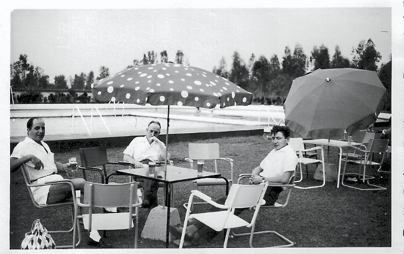 Lecocq_039.jpg - Guy et des copains à la piscine