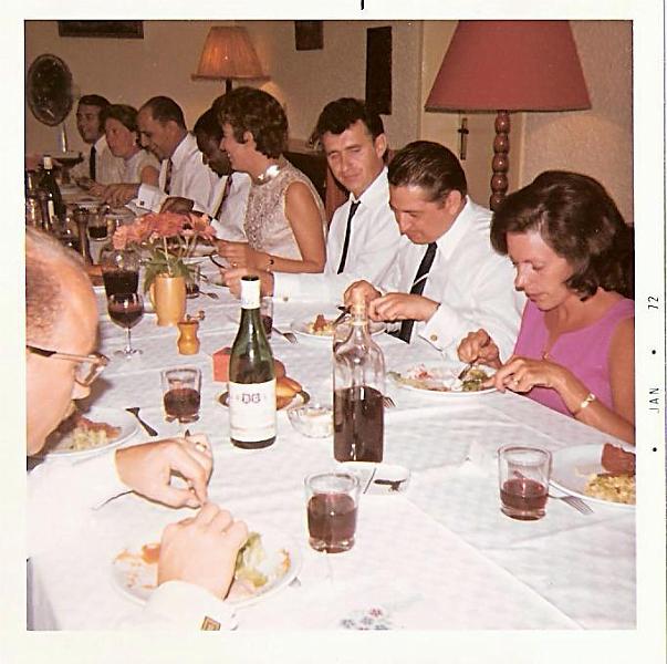 Lecocq_056.jpg - ?   - Gisèle Leclercq - Guy Lecocq - Léonard Kashama - Dany Boone - Joseph Hubaut - Michel Chouliak et Mme Debaene au cours d'une réunion chez Raymond Boone en 1972