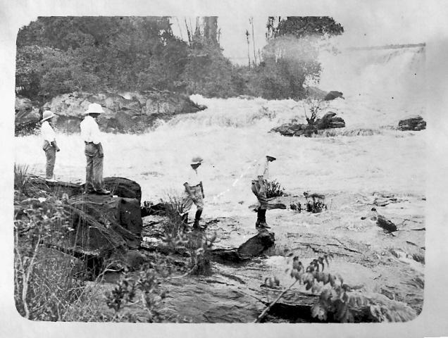 Numeriser0024.jpg - Chutes de Maï-Munene